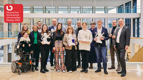 Jurymitglieder und Preisträger:innen bei der Preisverleihung 2022 in Wiesbaden 