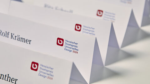 Namensschilder der Jurymitglieder 