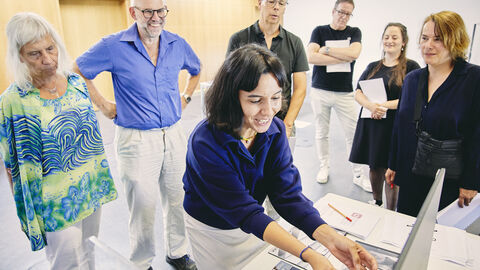 Jurymitglieder beim Rundgang