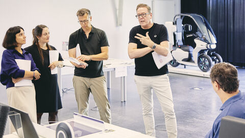 Jurymitglieder in der Diskussion 