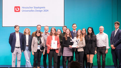 Gruppenfoto auf der Preisverleihung Preisträgerinnen und Preisträger 2024 auf der Bühne
