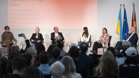 Together by Design – Panel Teilnehmer: Nicola Stattmann, Carolina Romahn, Uwe Becker, Maria Möller, Ruth Reichstein, Lutz Dietzold